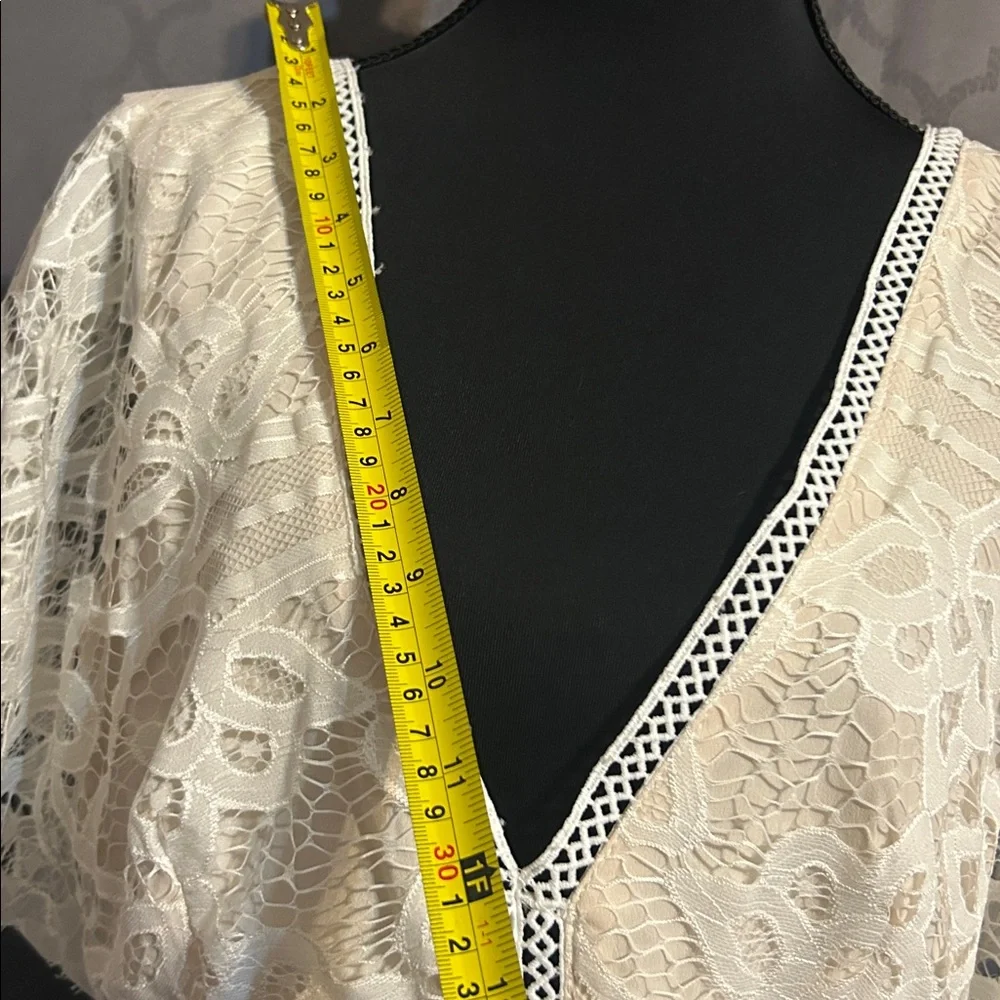 Tobi Elegant White Lace Dress with Deep V-Neck size M - Picture 7 of 16